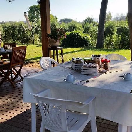 La Finestra Sul Cortile Bed & Breakfast Помеция Екстериор снимка