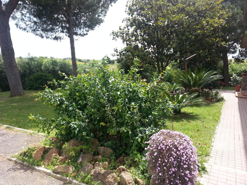 La Finestra Sul Cortile Bed & Breakfast Помеция Екстериор снимка