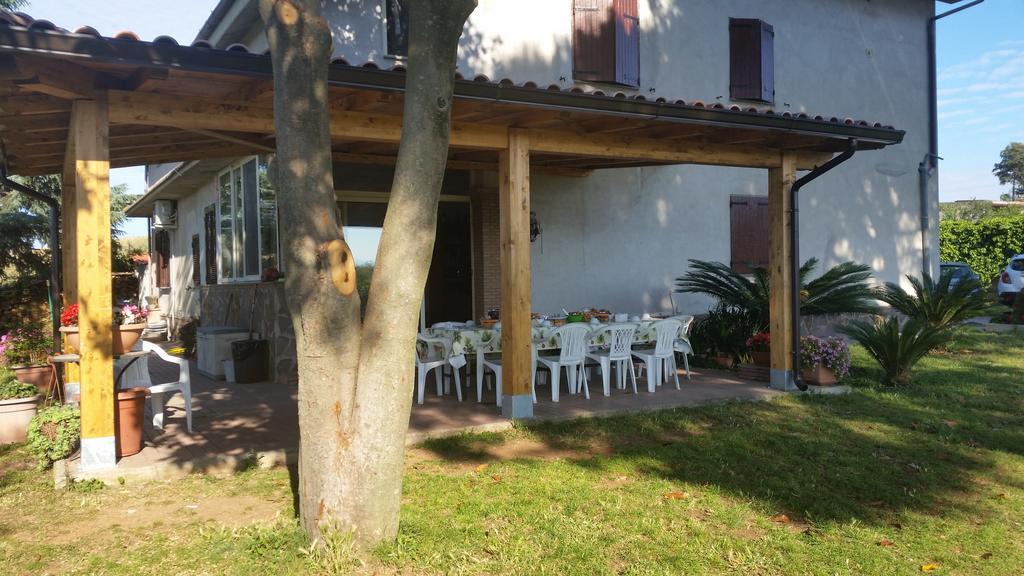 La Finestra Sul Cortile Bed & Breakfast Помеция Екстериор снимка