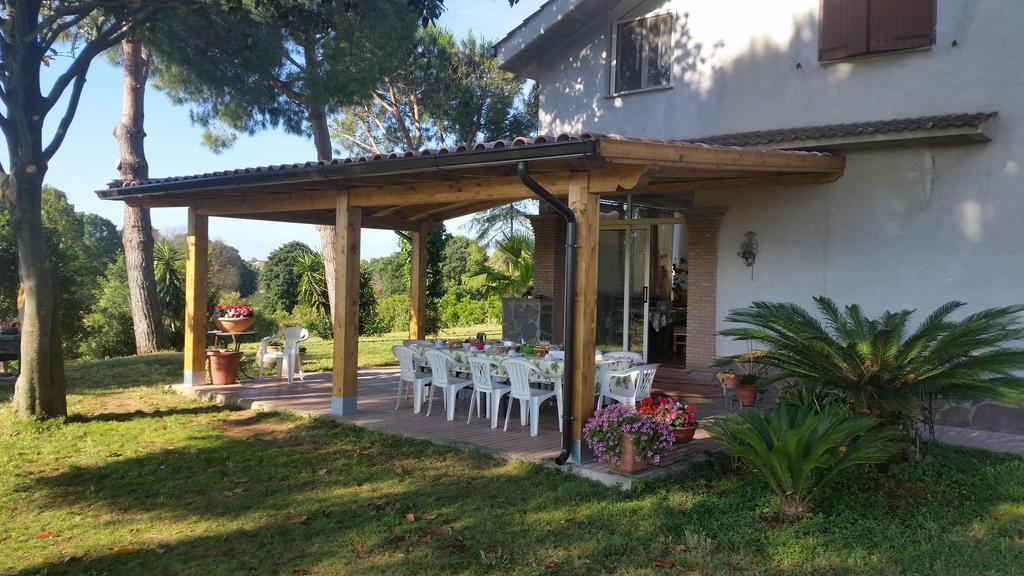 La Finestra Sul Cortile Bed & Breakfast Помеция Екстериор снимка