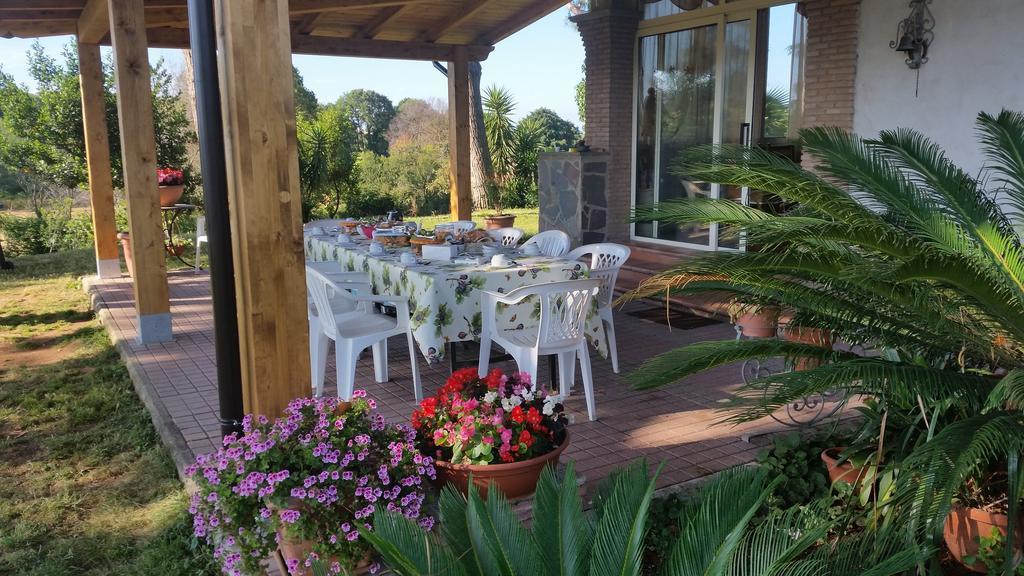 La Finestra Sul Cortile Bed & Breakfast Помеция Екстериор снимка